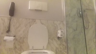 У кади са црвенокосом.