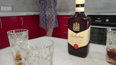 Секс са пијаном женом пријатеља. Надам се да је нећу затруднети.