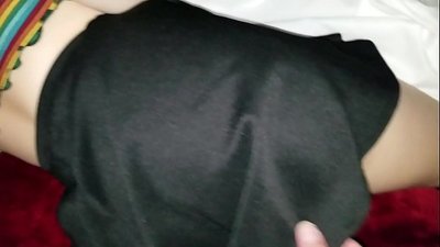 Успавана девица ученица сестра добија своје чврсто дупе прстима