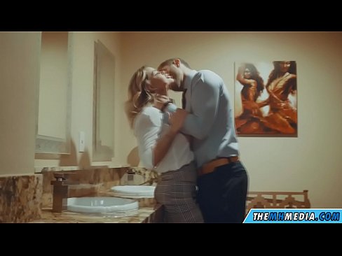 ❤️ Кад те прсата плавуша заведе у јавном тоалету ❤❌ Јебени видео  код нас ❤